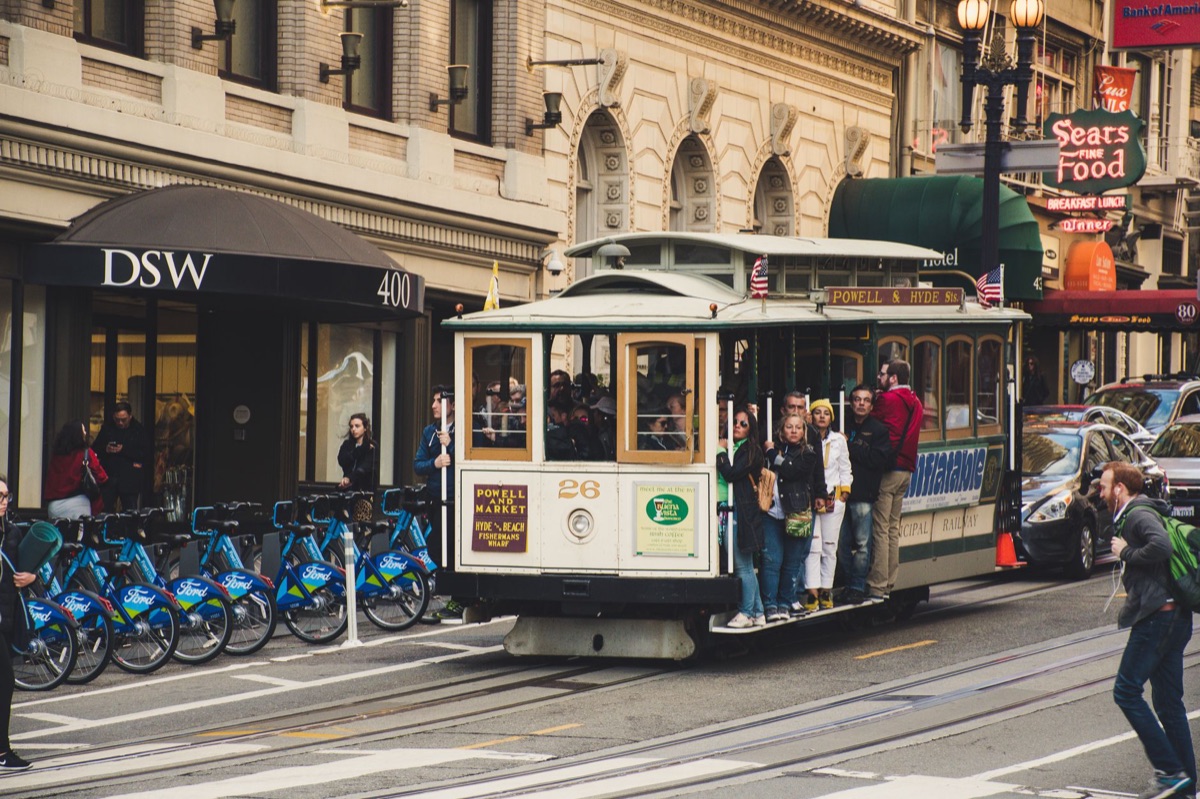 纜車 vs MUNI：如何選擇最適合您的舊金山市區穿梭法